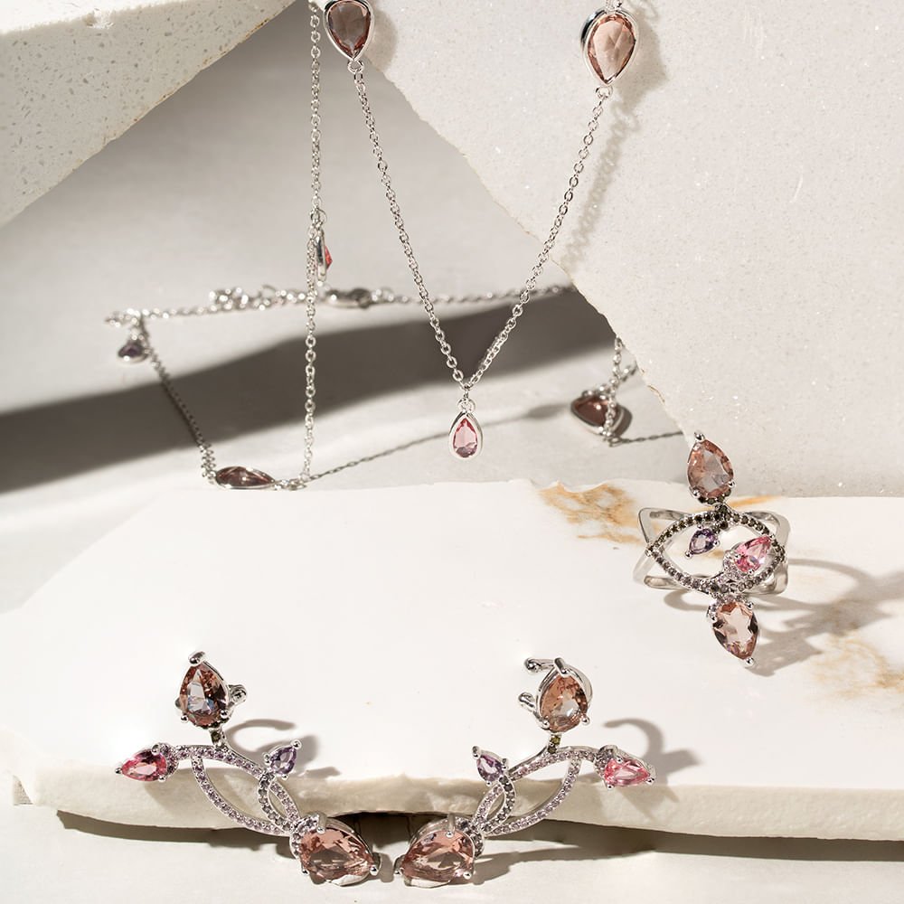 Brinco Ear Cuff Arabesco com Cristais Rodolita, Peridoto e Ametista em Gotas - Banho de Ródio Branco