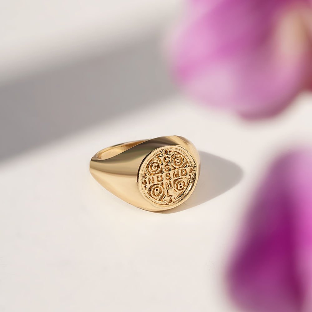 Anel Mindinho Liso com Medalha de São Bento - Banho de Ouro 18k