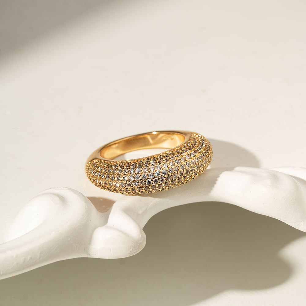 Anel Linhas Alto Cravejado com Zircônias Brancas - Banho de Ouro 18k