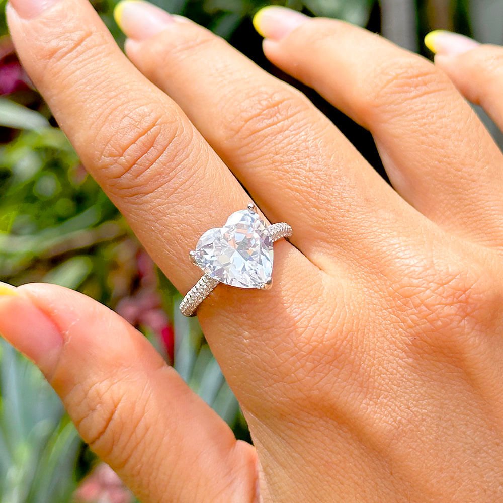 Anel solitário coração zircônia branca prata 925