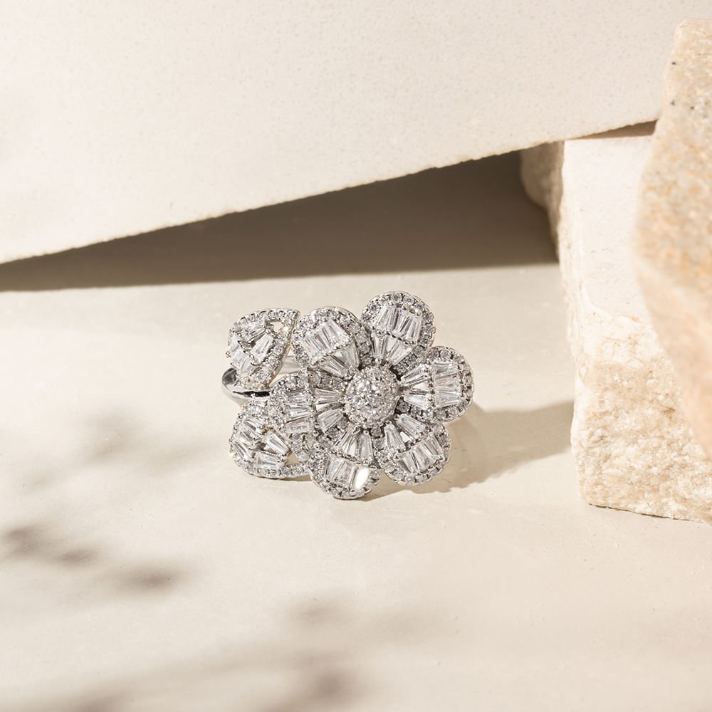 Anel Flor e Folhas com Zircônias Brancas Baguete - Prata 925